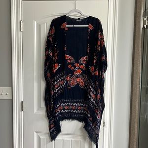 American Eagle one size kimono in navy color with coral colored & white details